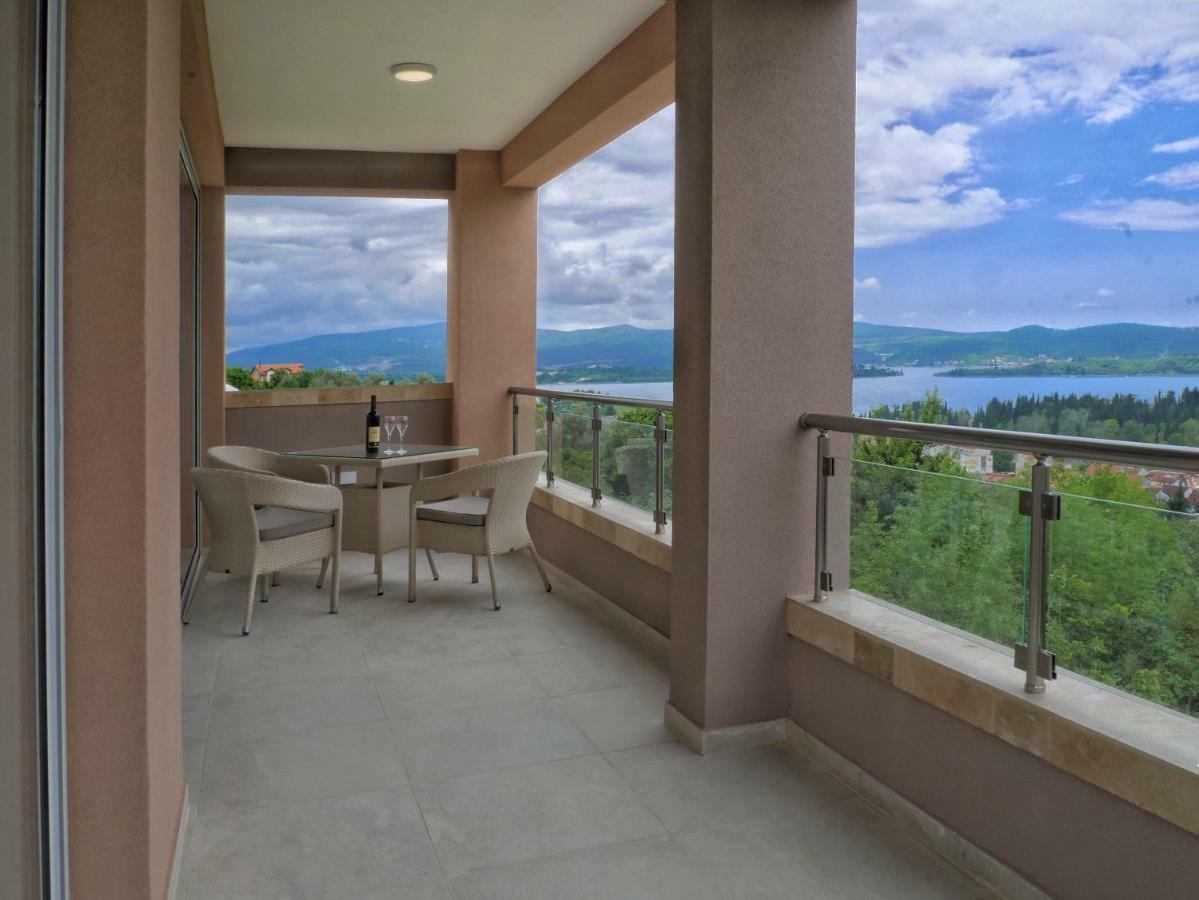Villa Travertino Tivat Eksteriør billede